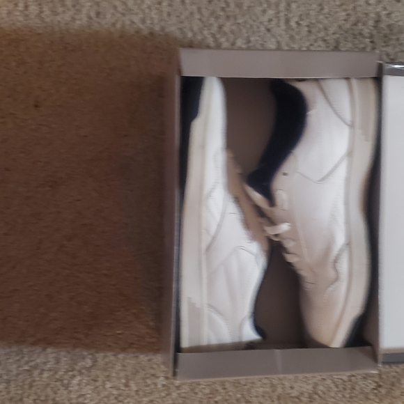 White/Navy Reebok Classics - Picture 3 of 7